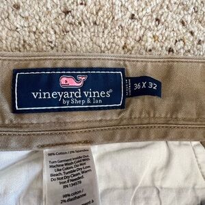 Vineyard Vines men’s breaker chino. Khaki 36 X 30